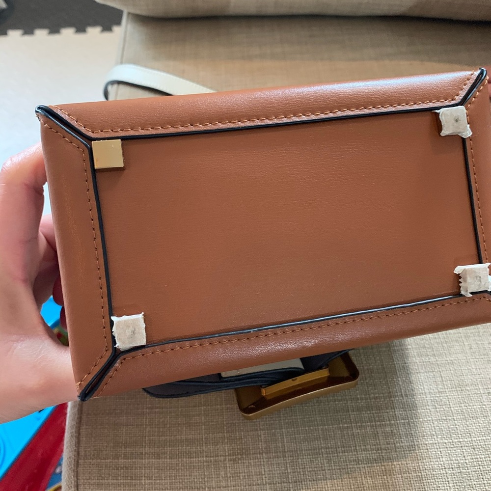 Handbag - Picture 3 of 10